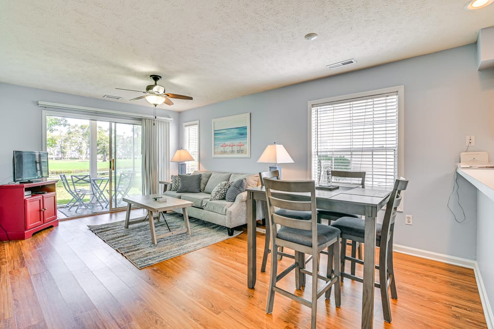 Myrtle Beach Condo w/ Pool Access: 5 Mi to Ocean Apartment in Carolina Forest