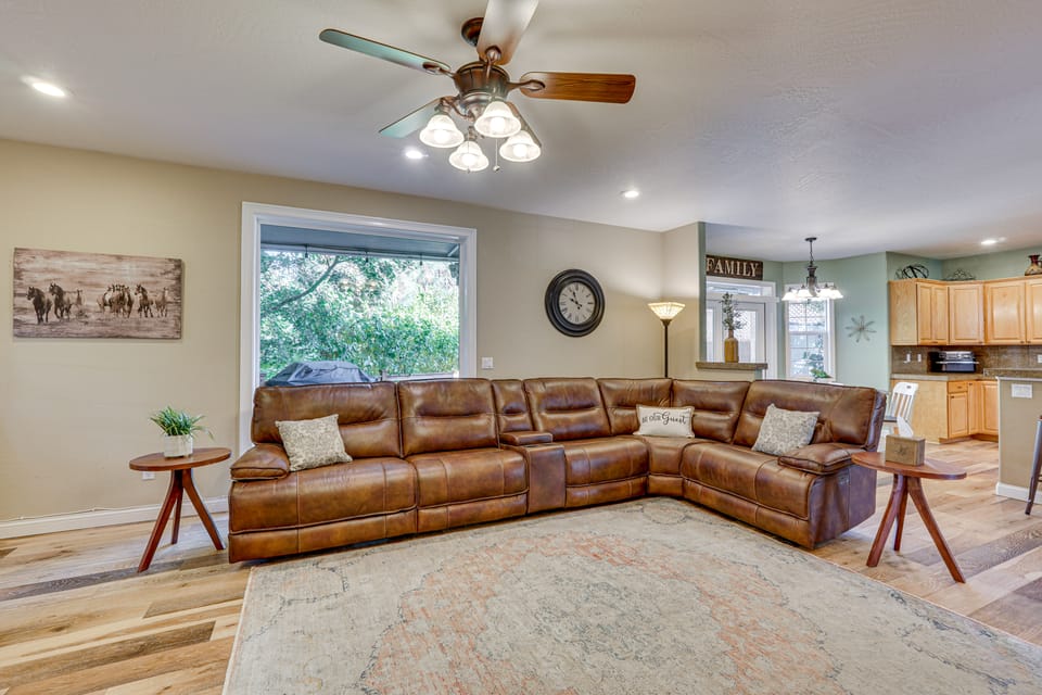 Spacious Home w/ Swim Spa & Deck in Medford! House in Medford