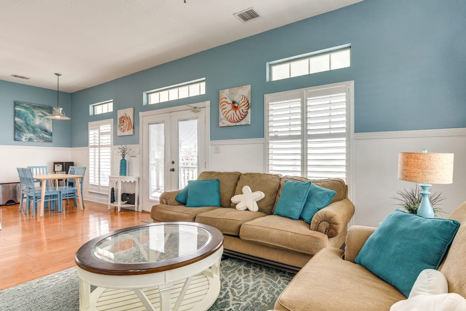 Ocean Views: Pet-Friendly Surfside Beach Gem House in Surfside Beach