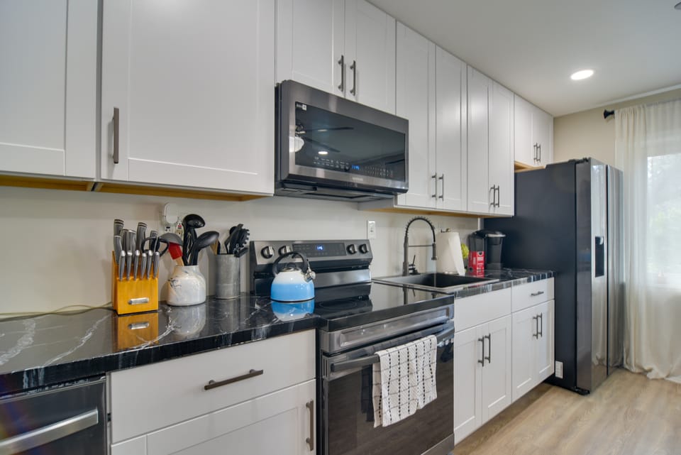 13 Mi to Busch Gardens: Tampa Gem w/ Grill & Yard Apartment in Tampa