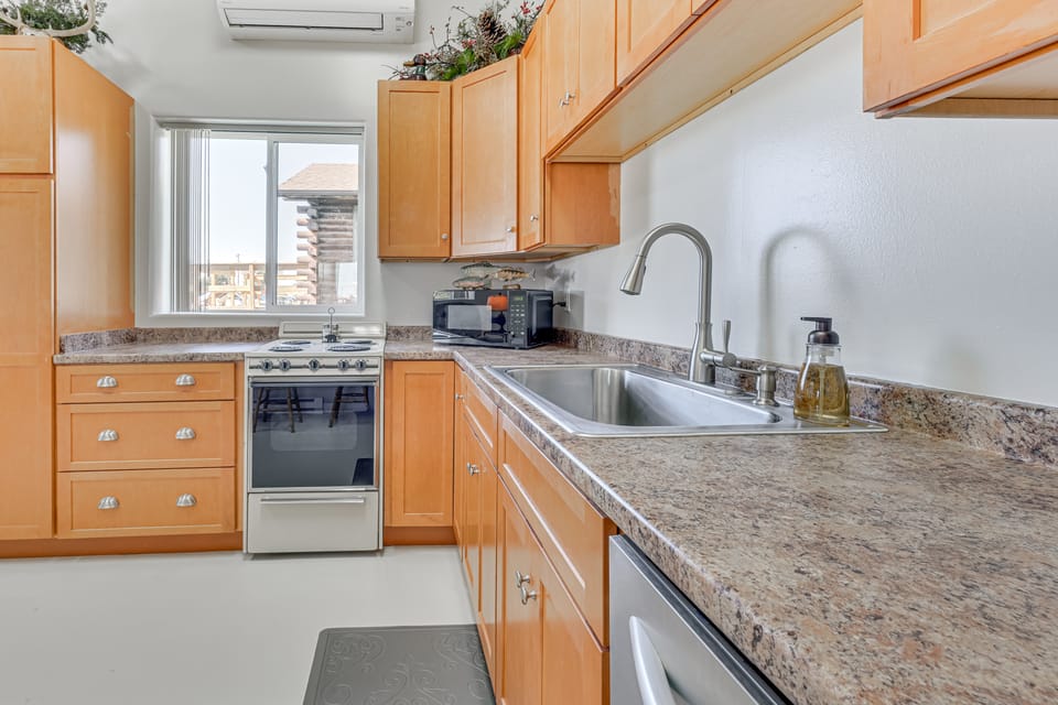 Charming Iowa Home: 1 Mi to Golf House in Iowa