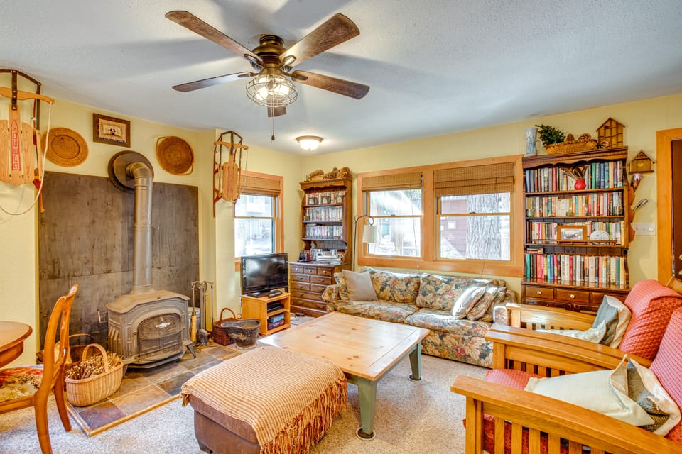 1 Mi to Lake Tahoe: Rustic Cabin w/ Boat Dock House in Lake Tahoe