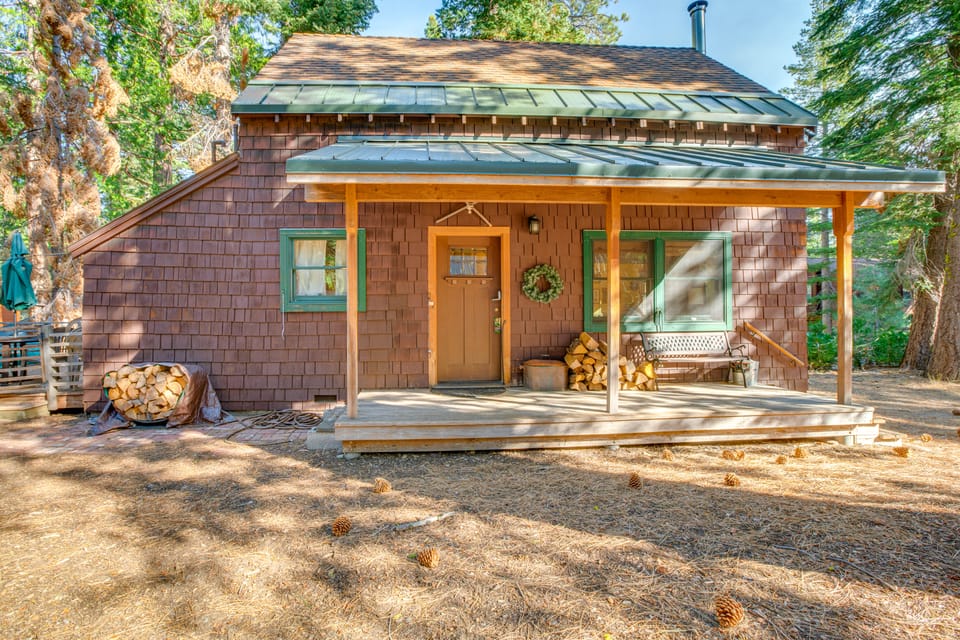 1 Mi to Lake Tahoe: Rustic Cabin w/ Boat Dock House in Lake Tahoe