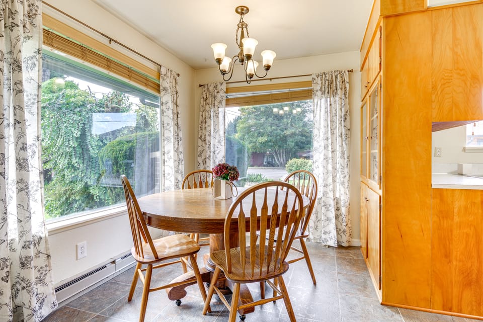 1 Mi to Snoqualmie River: Pet-Friendly Getaway House in Carnation