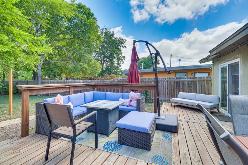 4 Mi to Dtwn Austin: Home w/ Large Fenced Yard! House in Austin