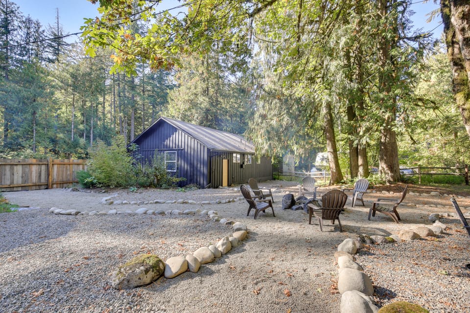 Close to Mt Hood Skibowl: Retro Rhododendron Cabin House in Clackamas County