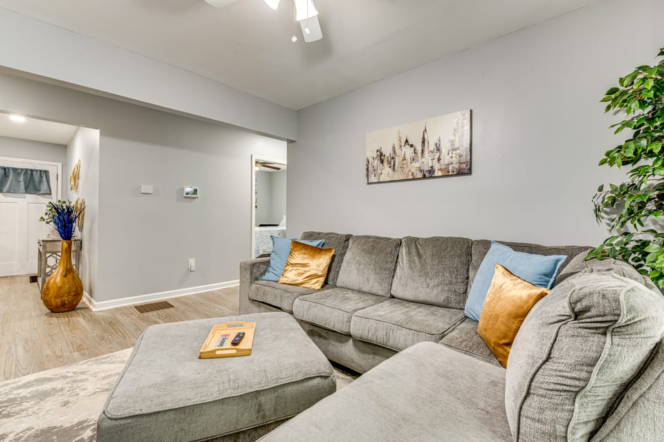 Near Hospitals, Int’l Soccer: ATL Home w/ BBQ Deck House in Atlanta