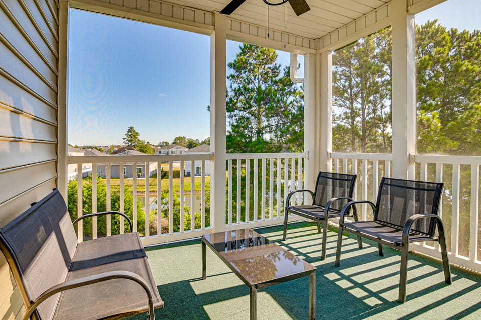 Pool + Hot Tub: Lake-View Condo in Surfside Beach! Apartment in South Carolina