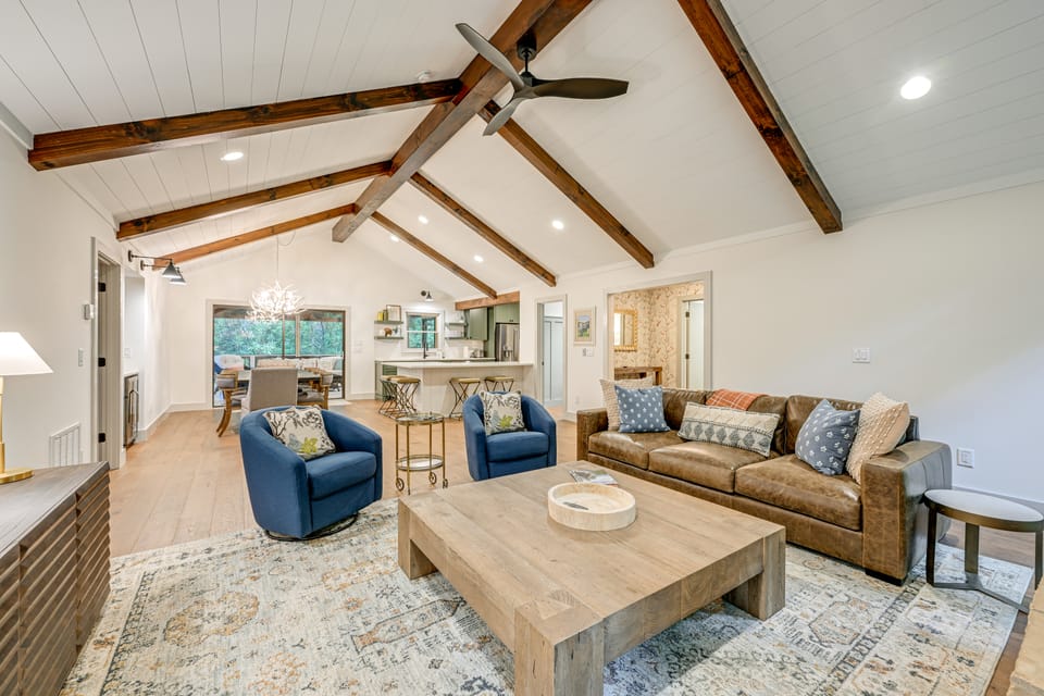 Sapphire Home w/ Fireplace Near Skiing & Hiking! House in Tennessee