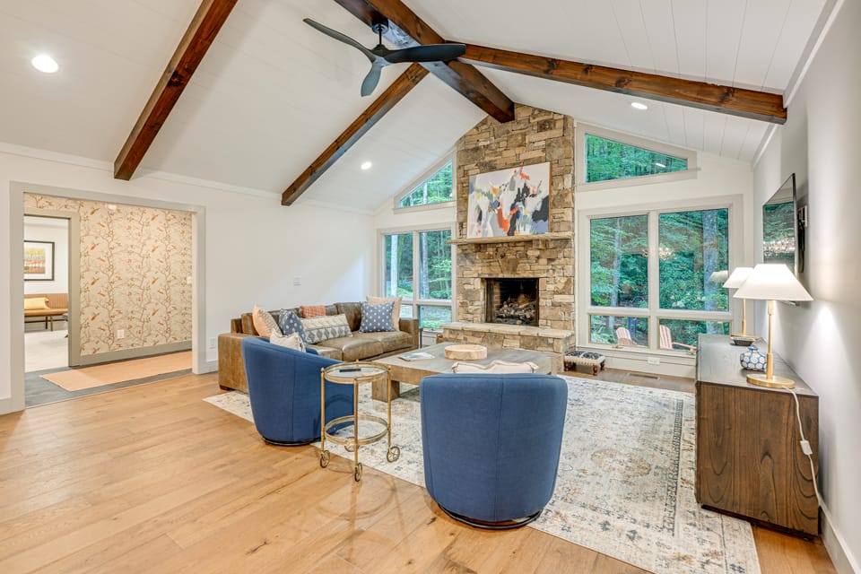 Sapphire Home w/ Fireplace Near Skiing & Hiking! House in Tennessee