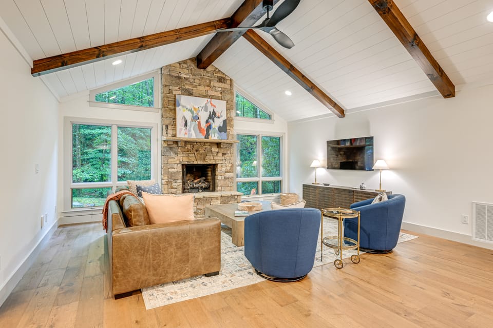 Sapphire Home w/ Fireplace Near Skiing & Hiking! House in Tennessee