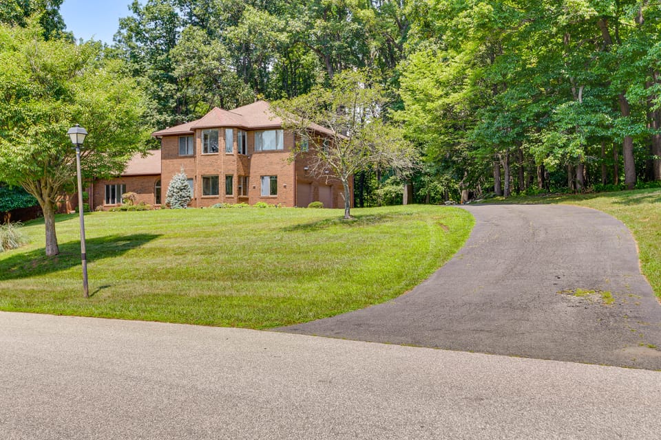 Bright Guest House: 15 Mi to Dtwn Baltimore! House in Maryland