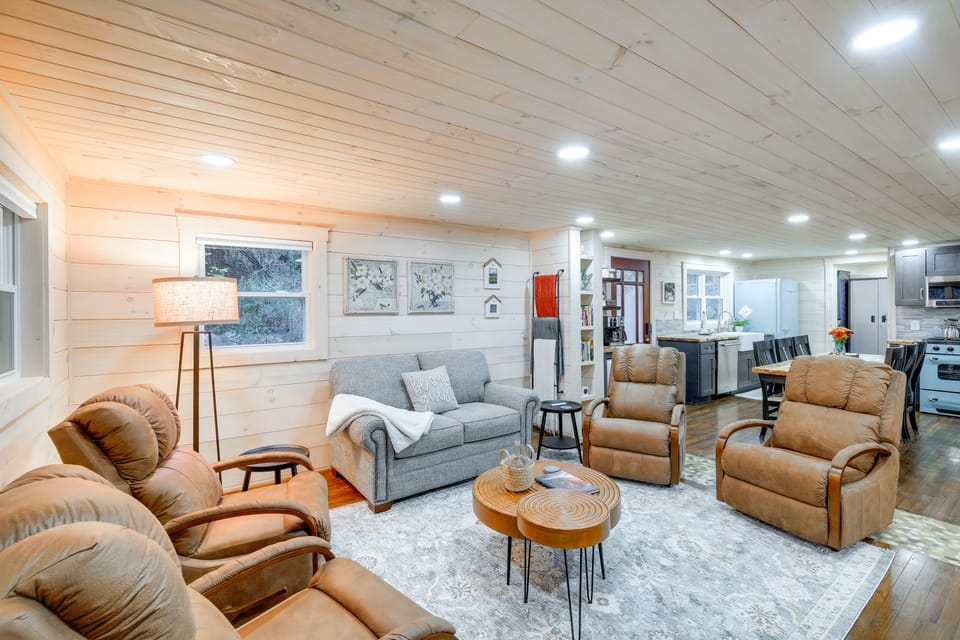 Mountain Haven: Little House on Big Horse Creek Cottage in North Carolina