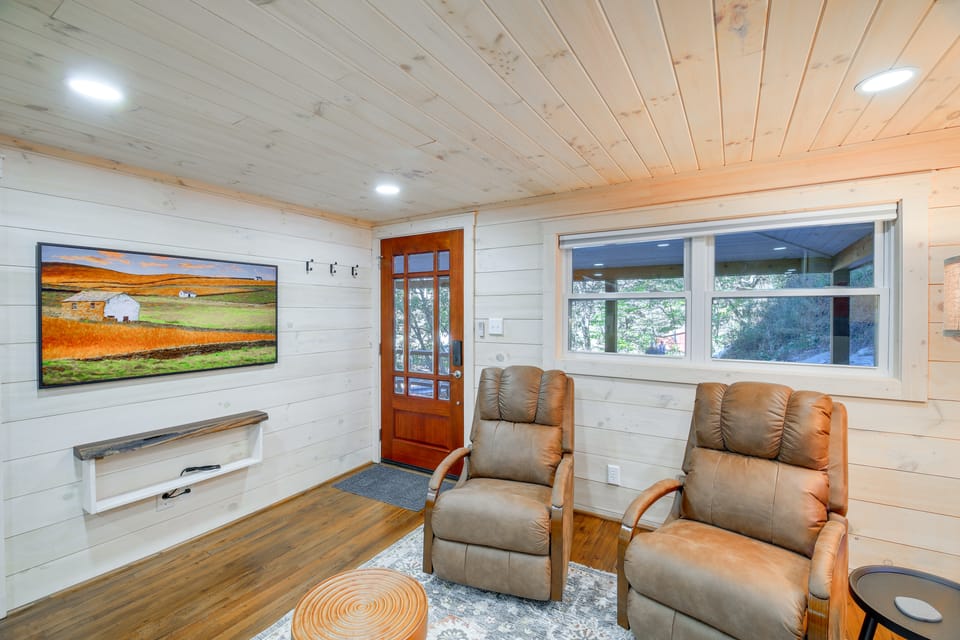 Mountain Haven: Little House on Big Horse Creek Cottage in North Carolina