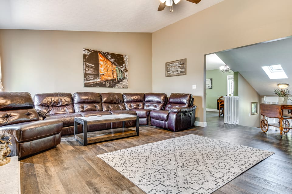 Indianapolis Area Gem: Hike, Bike & Golf! Apartment in Indiana