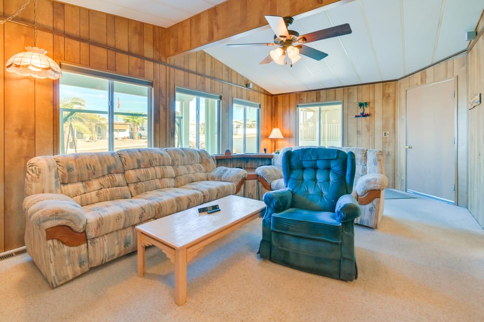 2 Mi to Lake Havasu: Pet-Friendly Home w/ Grill! House in Lake Havasu City