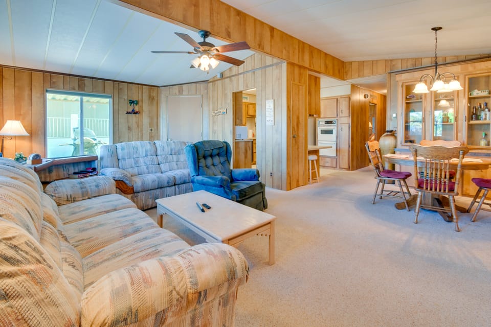 2 Mi to Lake Havasu: Pet-Friendly Home w/ Grill! House in Lake Havasu City