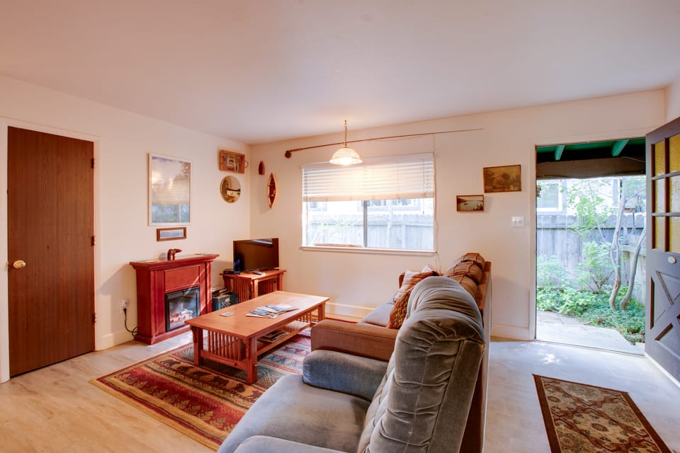 Home 1 Mi to Heavenly Mtn Resort! Unwind Fireside House in South Lake Tahoe