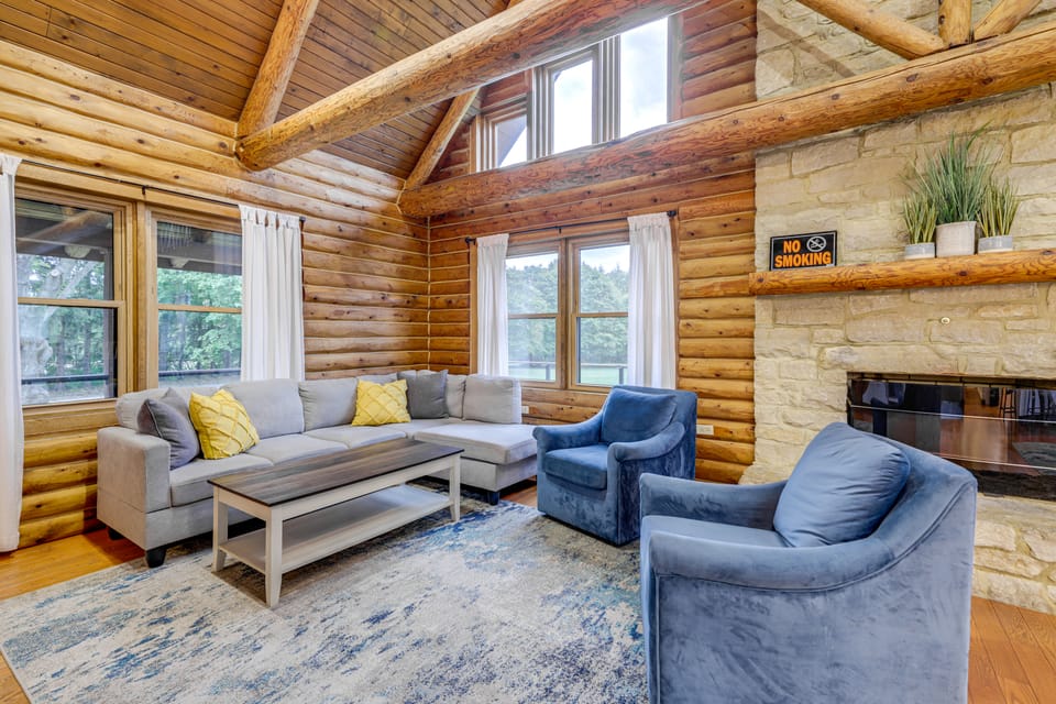 On-Site Lake & Gazebo: Cabin in Yellow Springs! House in Ohio