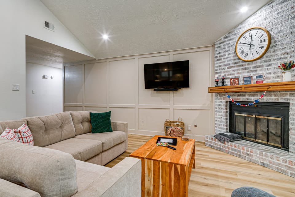 4 Mi to Texas A&M! Cozy Home Away From Home House in College Station