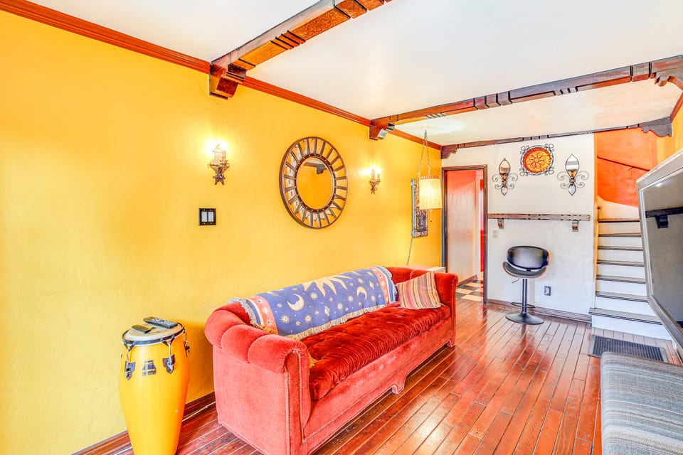 1 Mi to Ocean! Home w/ Rooftop Deck in Long Beach House in Long Beach