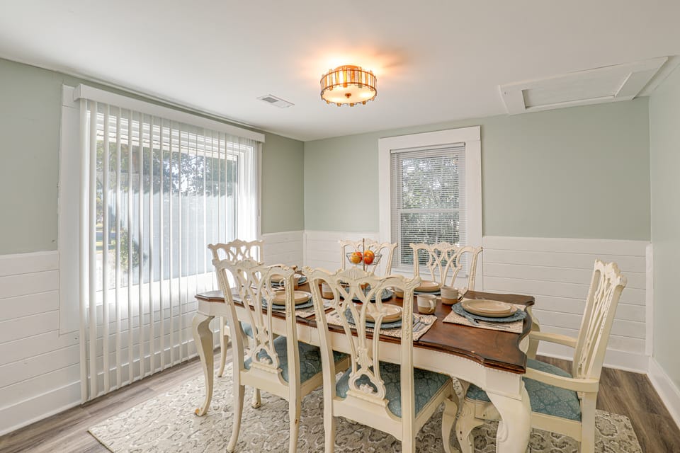 Small-Town Charm & Local Dining: Home in Burgaw! House in North Carolina