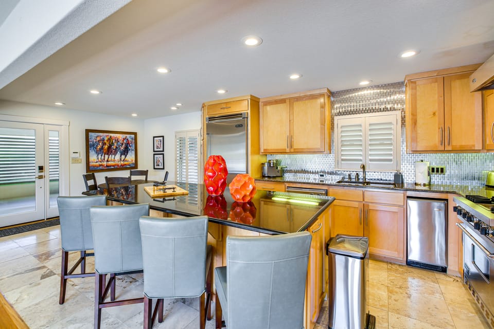 7 Mi to Hot Springs Nat’l Park: Home w/ Boat Slip House in Lake Hamilton