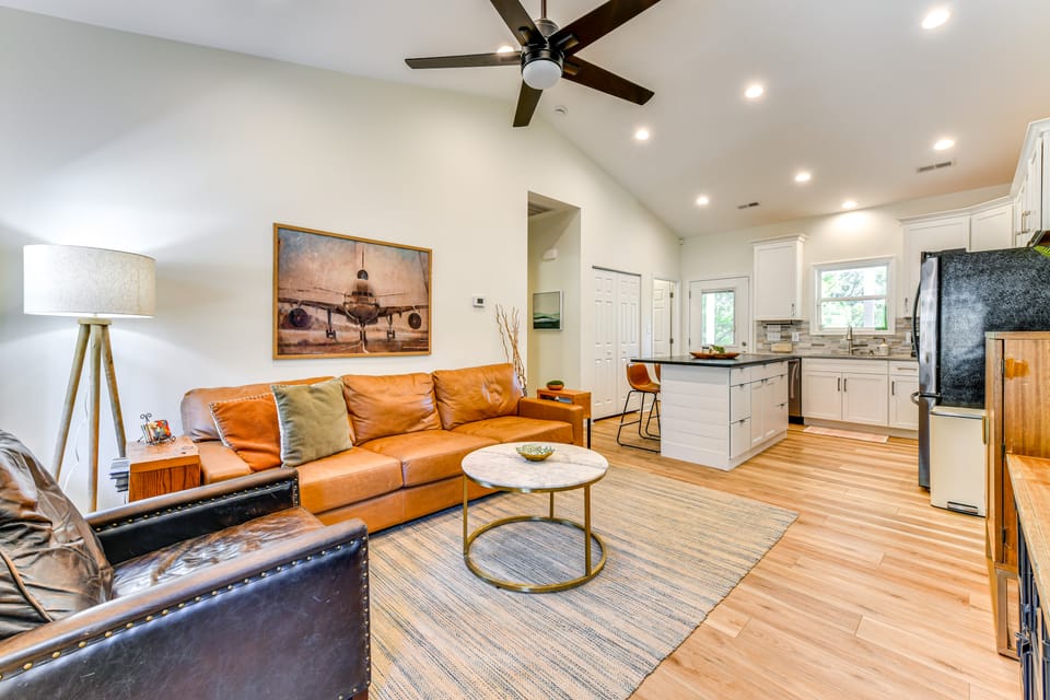 Waterfront Lake Hickory Retreat w/ Private Dock! House in North Carolina