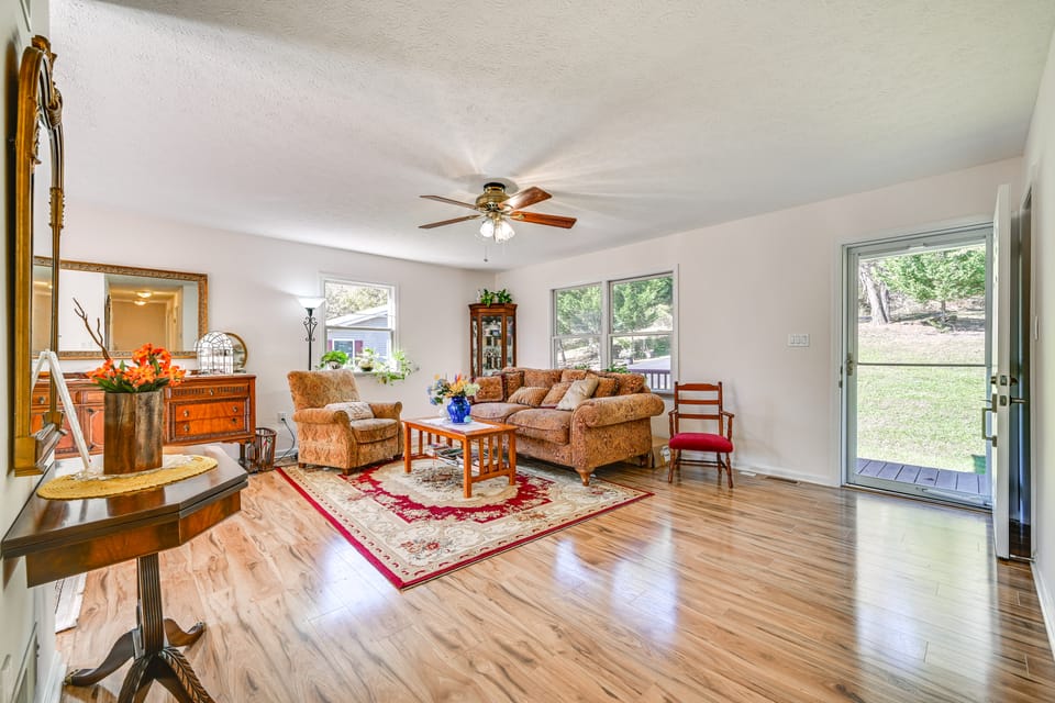 Private Deck: Berkeley Springs Getaway! House in Shenandoah Valley