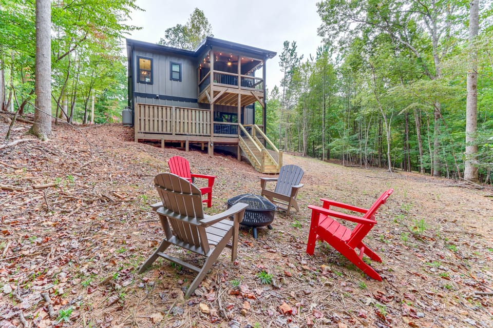 Ellijay Resort Home w/ Hot Tub & Fire Pit! House in Georgia