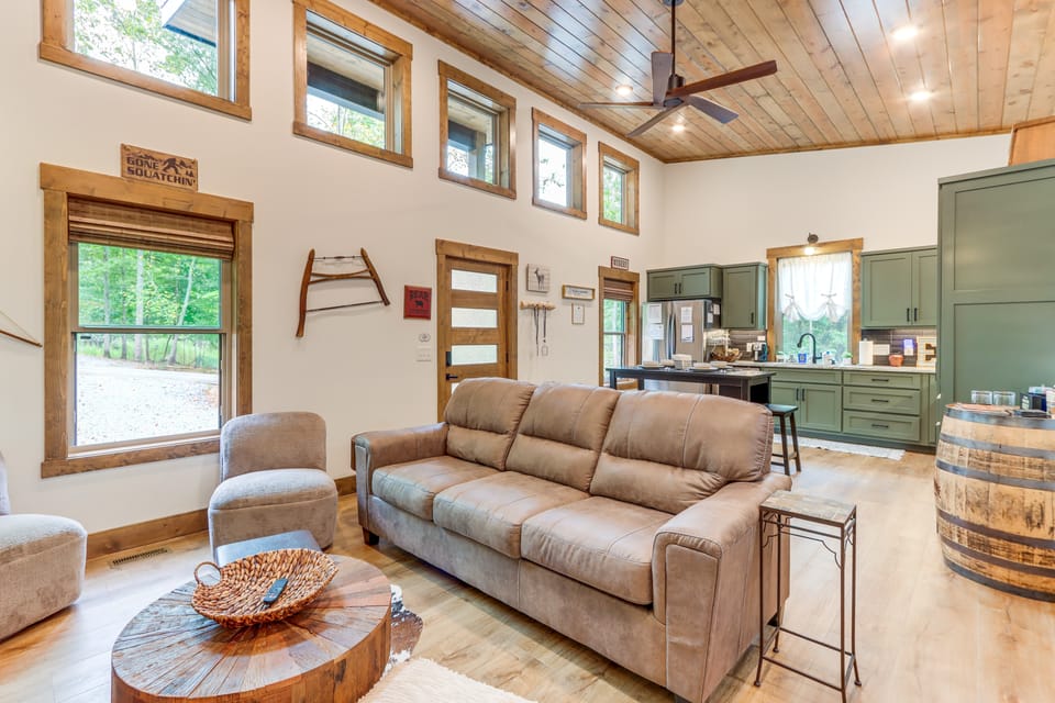 Ellijay Resort Home w/ Hot Tub & Fire Pit! House in Georgia