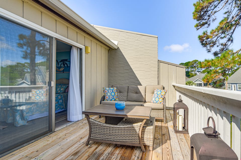 1 Mi to Beach: Grand Strand Gem w/ Patio & Pool! Apartment in North Myrtle Beach