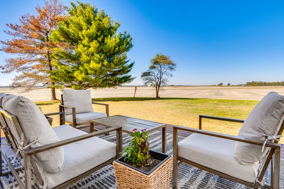 Hope Retreat w/ Furnished Deck Near Parks! House in Indiana