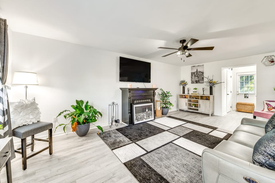 Richmond Home w/ Deck: 1 Mi to Richmond Raceway! House in Richmond