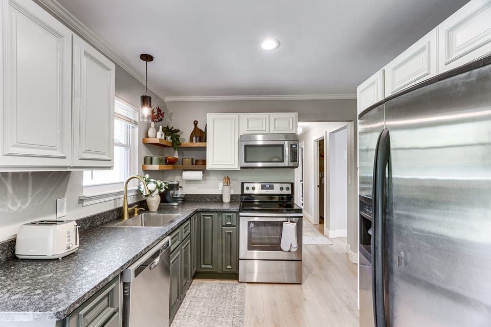 Modern Retreat w/ Fire Pit Near Harrison Bay! House in Hixson