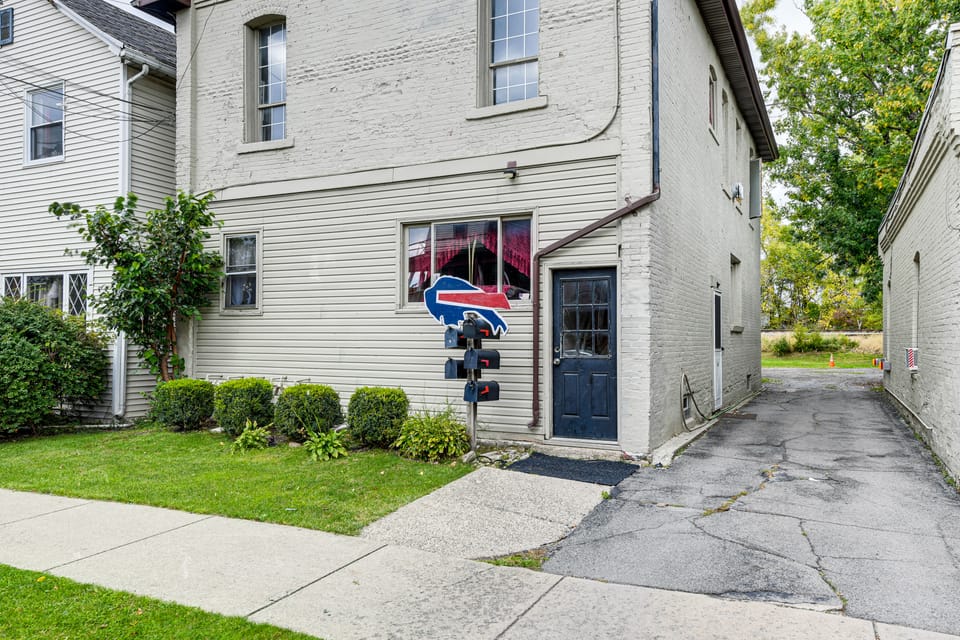 13 Mi to Buffalo: Cozy Apartment in Depew! Apartment in New York