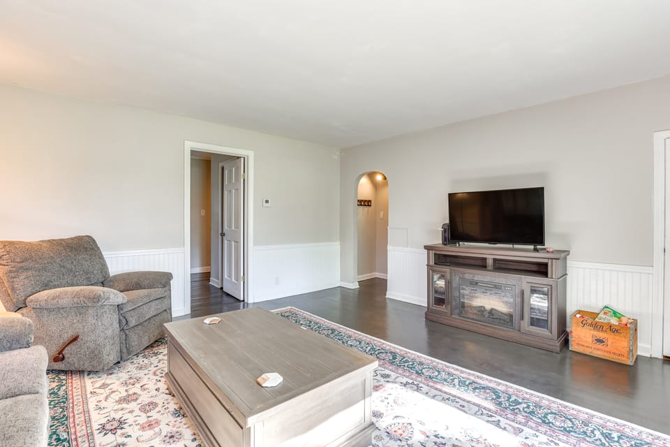 Large Yard & Fire Pit: Pet-Friendly Ravenna Home! House in Ohio