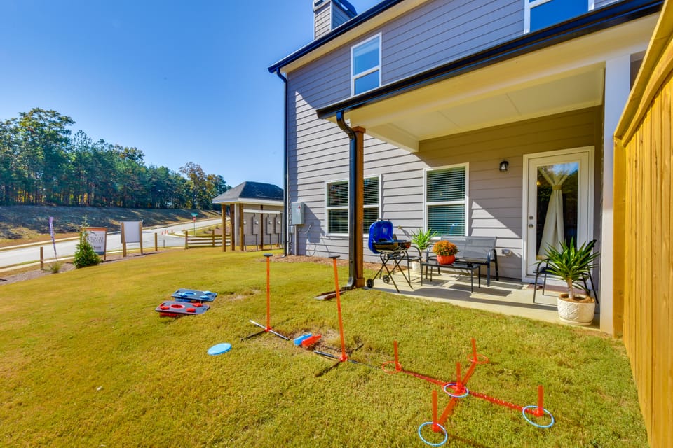 Work, Explore & Relax: Modern Townhome in Lula! Apartment in Lake Lanier