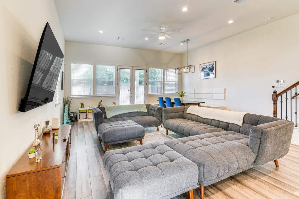 5 Mi to NRG Stadium: Updated Home w/ Patio House in Houston