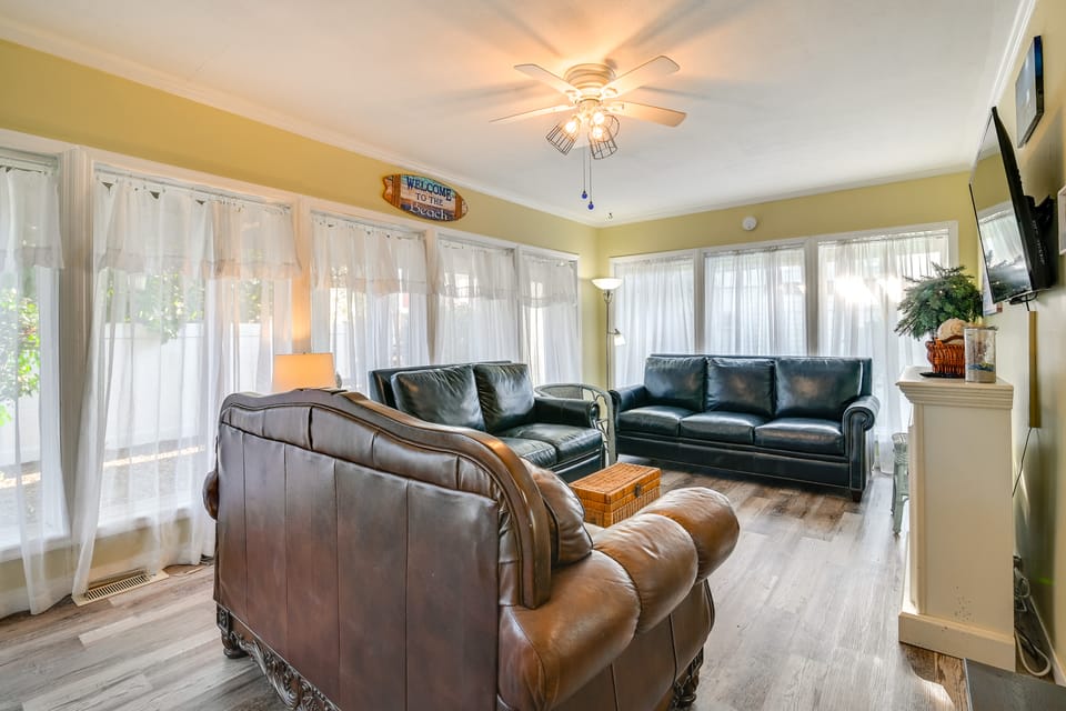 Steps to Ocean: Surfside Beach Home w/ Patio House in Surfside Beach