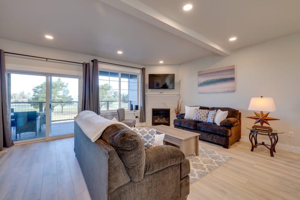 Balconies w/ Scenic River Views: Hammond Townhome! Apartment in Hammond