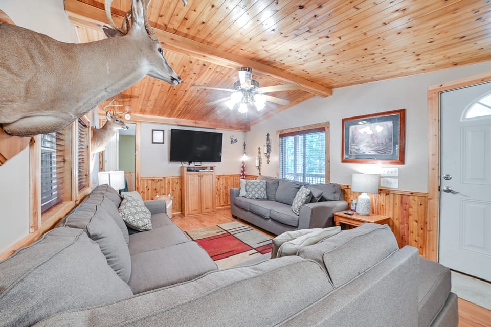 Walk to Lake: Dover Cabin w/ Views & Porch House in Tennessee
