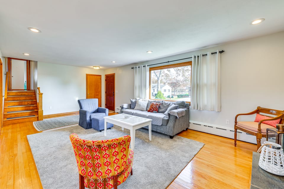 4 Mi to Beach: Furnished Deck at Waterford Home! House in Waterford