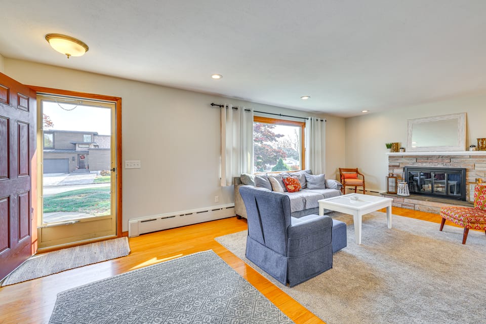 4 Mi to Beach: Furnished Deck at Waterford Home! House in Waterford