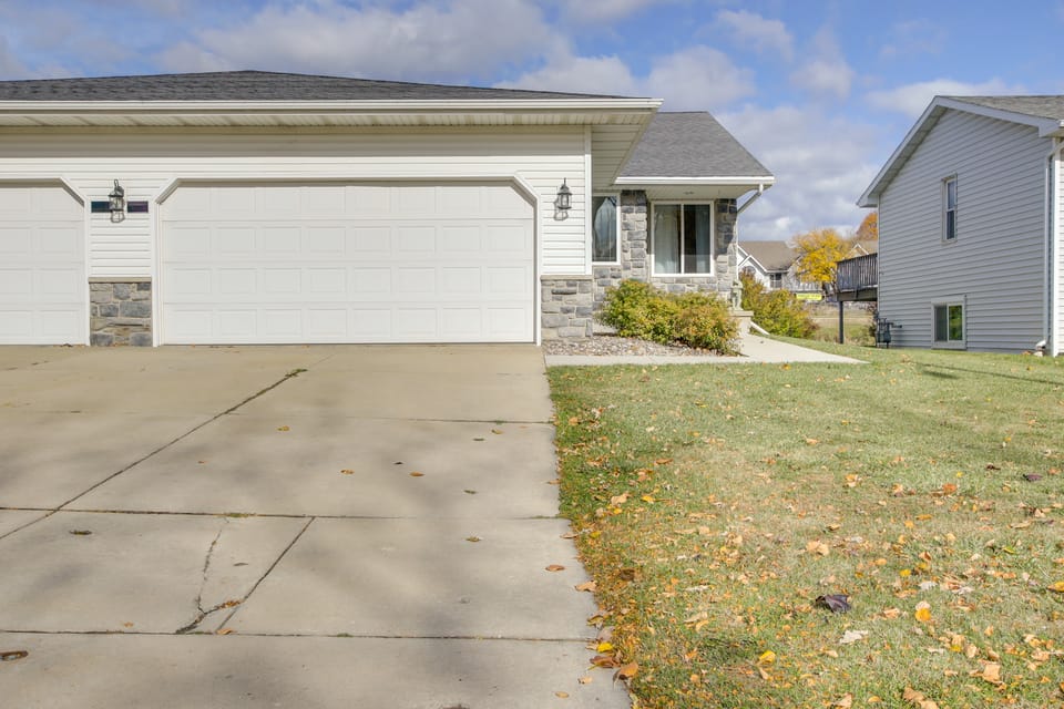 Near Medical Corridor: 'Whimsy Wisconsin' Duplex Apartment in Green Bay