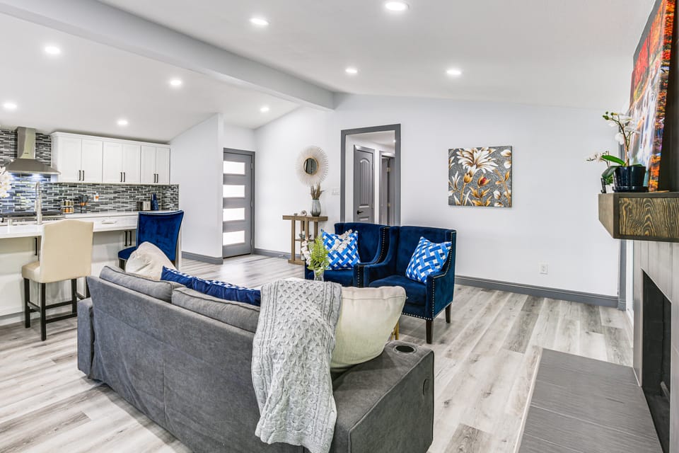Mission Valley Home: 5 Mi to SDSU Campus House in Serra Mesa