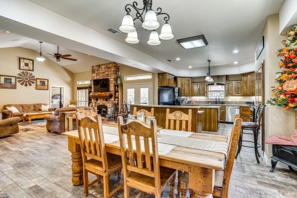 4 Mi to Dtwn: Home w/ Pool in Stephenville! House in Stephenville