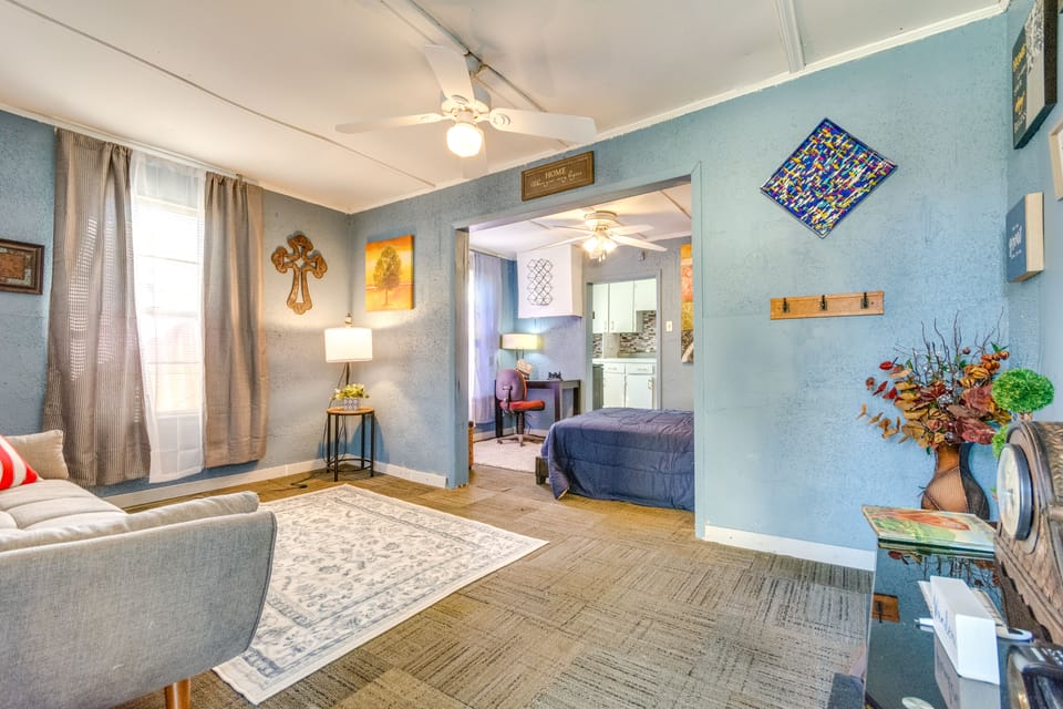 4 Mi to Dtwn Little Rock: Studio w/ Porch Apartment in Little Rock