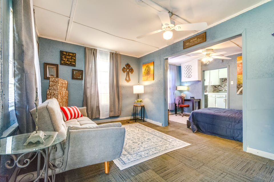 4 Mi to Dtwn Little Rock: Studio w/ Porch Apartment in Little Rock