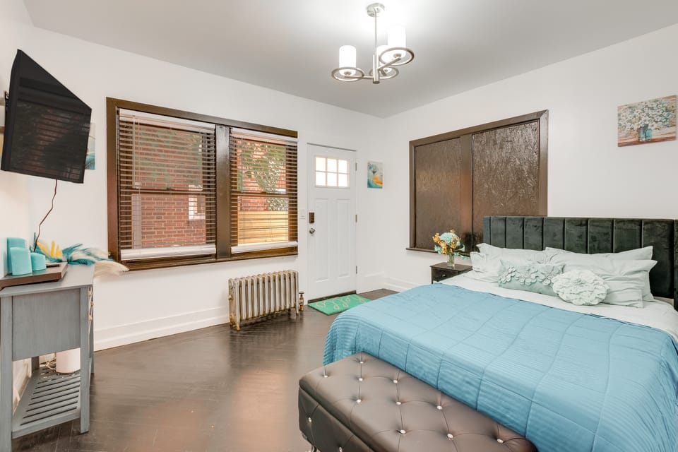 1 Mi to Train Station: Quiet Apartment in Newark Apartment in Newark